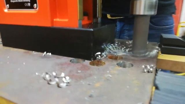 Prueba de perforación de taladro magnético Cayken Rs68 con alta velocidad смотреть онлайн