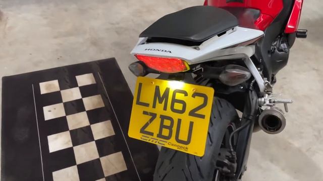 2013 - HONDA CBR1000RR - C FIREBLADE - 20th ANNIVERSARY - QUICKSHIFTER смотреть онлайн