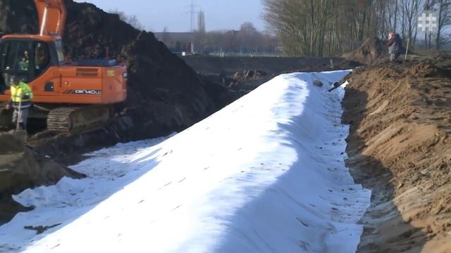 Укладка геосинтетического материала Tektoseal от Huesker смотреть онлайн