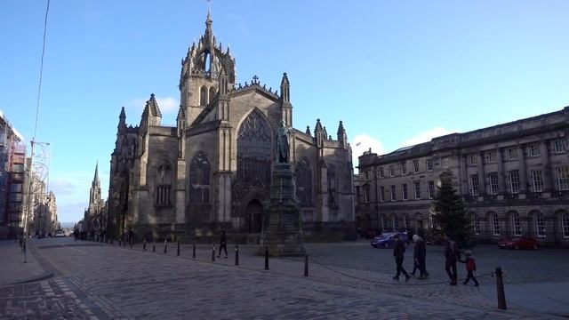 EDINBURGH, SCOTLAND | Part 1 of Old Town, featuring the Royal Mile! смотреть онлайн