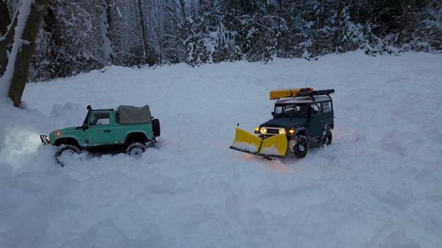 Vancouver snow 2024: RC4WD Cruiser (FJ40) to the Rescue! - #Toyota #landrover #scalerc смотреть онлайн