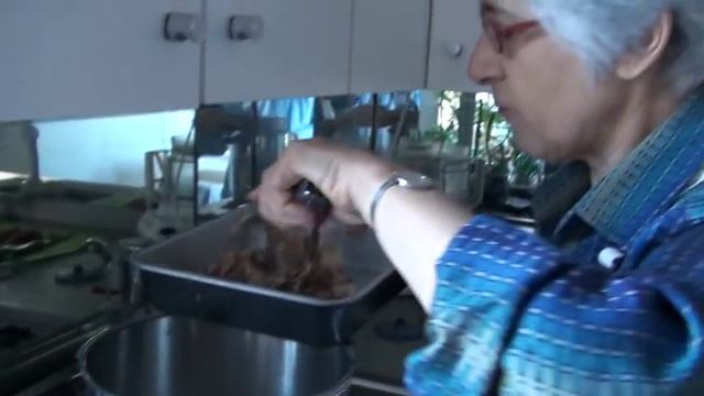 LORNA SASS: PRESSURE COOKER TWO-IN-ONE: LENTIL SOUP and CHICKEN BROTH (Conclusion) смотреть онлайн