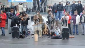 Музыка индейцев. Индейцы поют на улицах Санкт-Петербурга