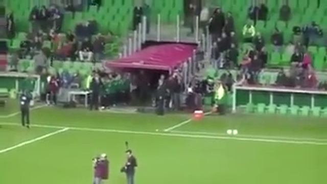 Парень убежал когда девушка сделала ему предложение смотреть онлайн