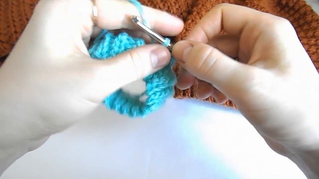 Шапка бини и шарф крючком узором Moss Stitch смотреть онлайн