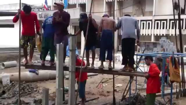 Необычный метод забивания свай смотреть онлайн