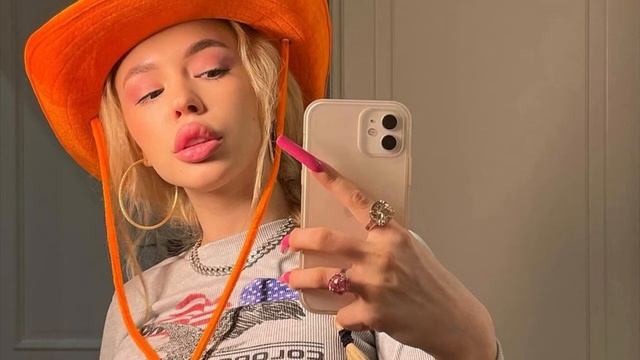 Сколько лет Инстасамке. Настоящее имя Инстасамки смотреть онлайн