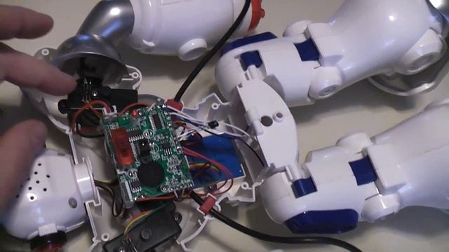 Inside the Ruko "WILL 7088" programable, RC, robot. Battery replacement. смотреть онлайн
