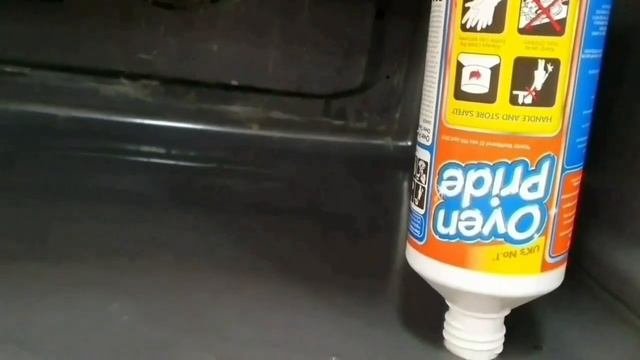 How to remove burnt deposits and grease from an oven easily. No effort and no burning smells. смотреть онлайн