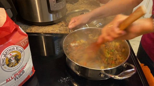 Easy Leftover Pot Roast Meat Pie смотреть онлайн