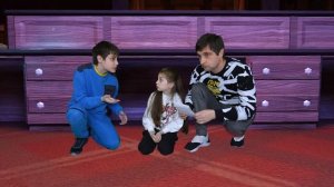 УБЕЖАЛИ ОТ СИКА И ПОПАЛИ В БИБЛИОТЕКУ ДВЕРИ В РЕАЛЬНОЙ ЖИЗНИ ROBLOX DOORS IN REAL LIFE 3 Серия