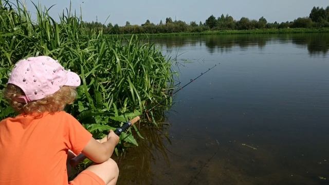 Ловля бычка на Березине Осенью с доченькой! Рыбалка на бычка 2022 смотреть онлайн