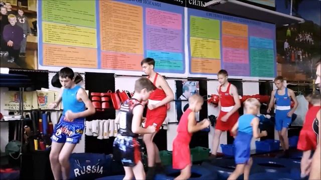Упражнения на покрышках. Часть 1. [Russian Fighters' Workout on Tires. Part 1.] смотреть онлайн