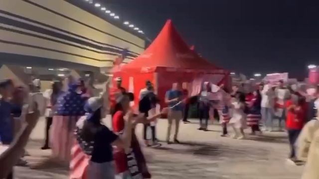 В Катаре на чемпионате мира по футболу оркестр исполняет «Катюшу». смотреть онлайн