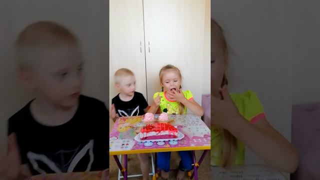 ИСПЫТАНИЕ ДЛЯ ДЕТЕЙ * ДЕНЬ ДЕТЕЙ * ПОДАРКИ ДЛЯ ДЕТЕЙ * ПРОГУЛКА С ДЕТЬМИ * НЕ ЖИЗНЬ А МАЛИНА * ИРИН смотреть онлайн