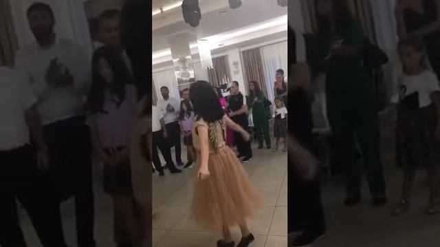 Зажигательная лезгинка на армянской свадьбе смотреть онлайн