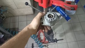 Замена задних амортизаторов Volkswagen Golf IV