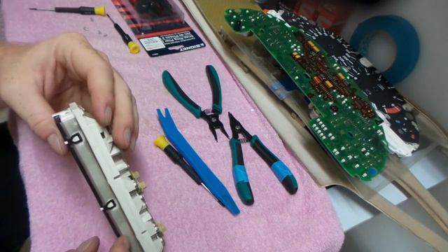 Панель приборов BMW E39- Восстановление битых пикселей -Часть 2 смотреть онлайн