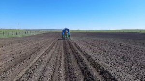 Трактор Т-40 с картофелесажалкой bomet. Посадка картофеля.