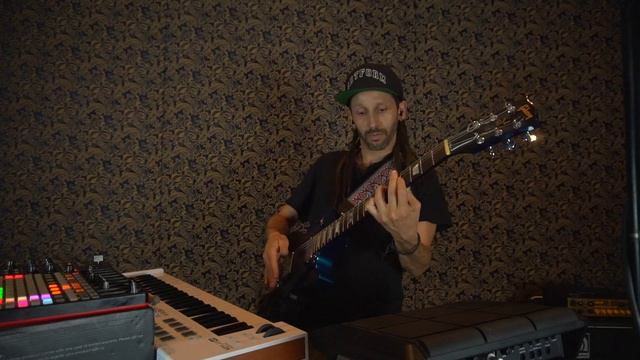 Ableton Live Looping Dubstep Jam, w Akai APC-40, Roland Spd-SX and Les Paul with Whammy bar смотреть онлайн