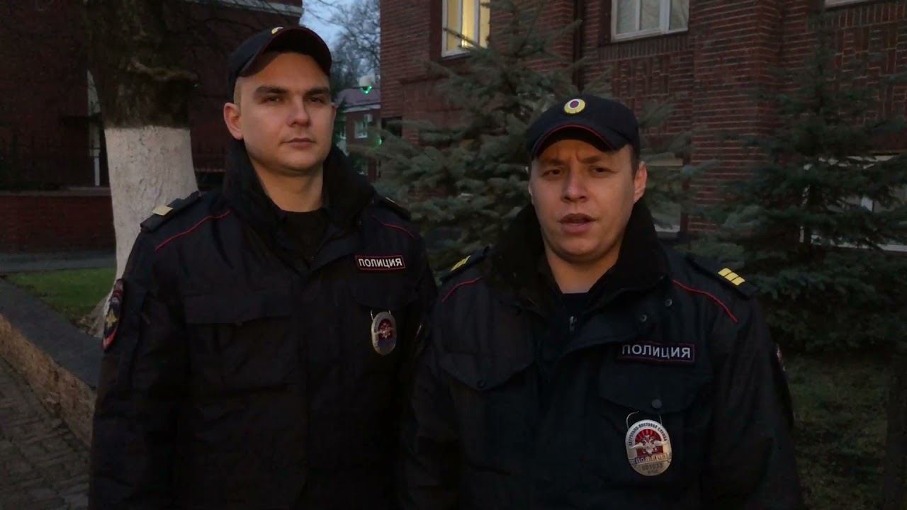 Сотрудники патрульно-постовой службы спасли новорожденного ребенка, появившегося на свет в подъезде смотреть онлайн
