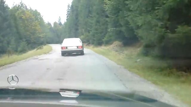 Mercedes-Benz W202 C180 vs Mercedes-Benz W126 280SE mountain climb смотреть онлайн