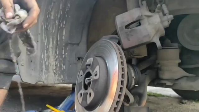Устранение писка тормозных колодок. тормоза больше скрипеть не будут. #жесть_на_сто #сто #автоприко смотреть онлайн