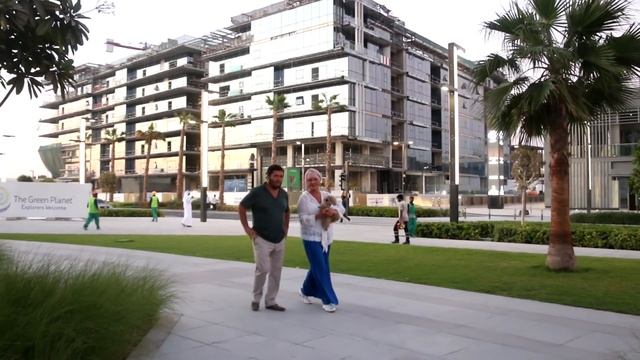 Елена Проклова и Исмагил Шангареев с детьми и их няньками на прогулке (Дубай, ОАЭ) смотреть онлайн