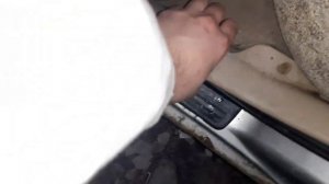 Как снять обшивку стойки? Смотри ка быстро снять обшивку и ничего не сломать