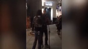 Стив Тайлер в Москве поддержал уличного музыканта
