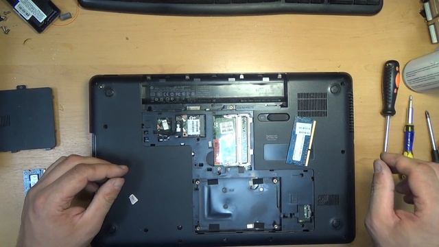 разбор и очистка ноутбука HP 635, часть 2 из 2 смотреть онлайн