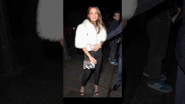 Alicia Vikander & Selena Gomez Are Classic In Black & White At Louis Vuitton Dinner Party