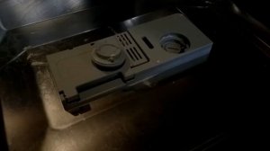 Заправка и регулировка дозировки ополаскивателя в посудомойке.