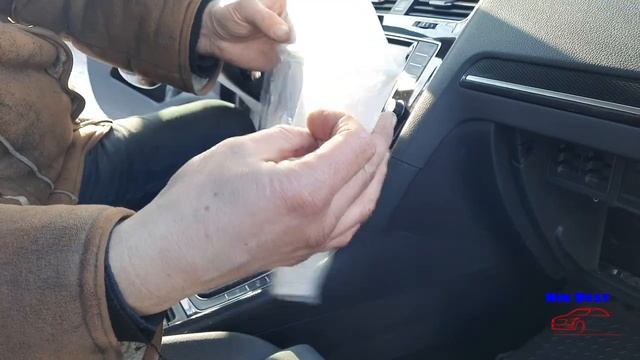 Замена фильтра салона самостоятельно, Volkswagen Golf. смотреть онлайн