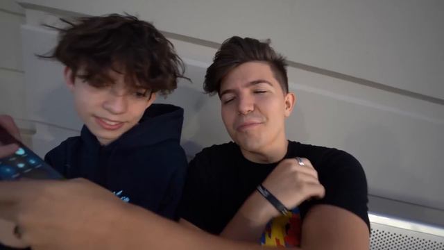 Giving my Little Brother 2 Hours to Spend $10,000 смотреть онлайн