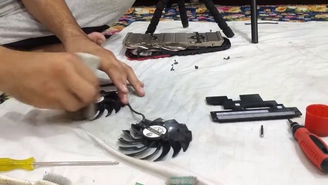 Changing Thermal Paste / Cleaning MSI 1080 Ti Gaming X смотреть онлайн