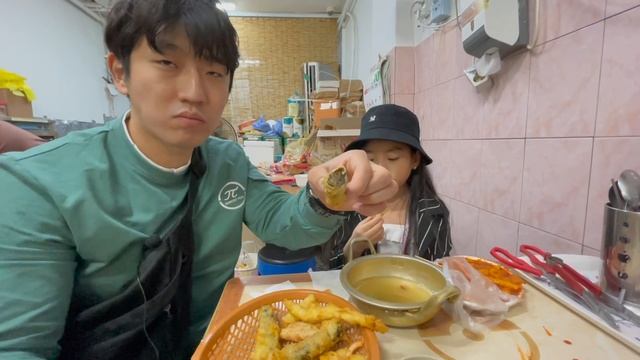 УЛИЧНАЯ ЕДА НА КОРЕЙСКОМ РЫНКЕ:КАЛЬМАР,МАНДУ,КРЕВЕТКИ В КЛЯРЕ,ПУННОПАН/НИКОЛАЙ ПО-КОРЕЙСКИ смотреть онлайн