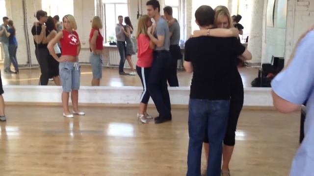 Kizomba Class for begginers. Nadin K. y Iliya S. in Mambo GROUP смотреть онлайн