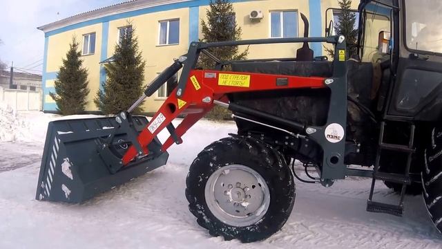 Помощник по хозяйству   Фронтальный погрузчик на МТЗ   КУН ПКУ 0 9 с быстросъемом рабочих органов