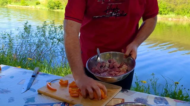 Греческий СУВЛАКИ и соус ДЗАДЗИКИ! ?Шашлык бомба!? смотреть онлайн