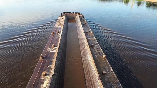 Великий Новгород - Кремлёвский мост через реку Волхов, баржа смотреть онлайн