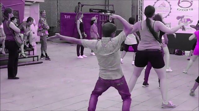 Мастер класс ZUMBA(r) Эрмитаж. Москва 9 августа 2015год смотреть онлайн