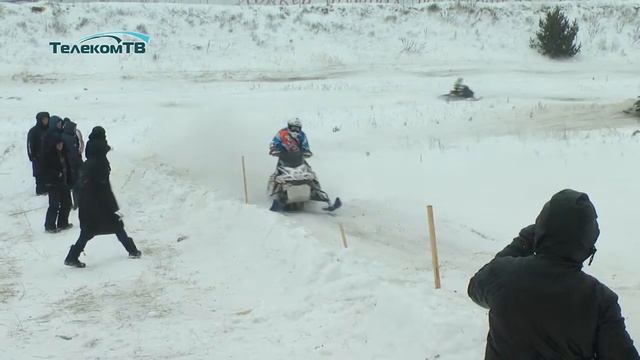 Гонки на снегоходах. В Волжск прошло первенство по снегоходному кроссу/ смотреть онлайн