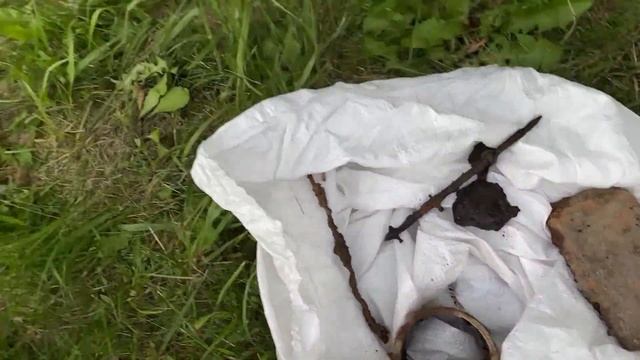 Добываю находки с помощью поискового магнита в Могилёве.река Дубровенка . смотреть онлайн