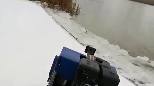 Мотобуксировщик Мужик крутой спуск с горы смотреть онлайн