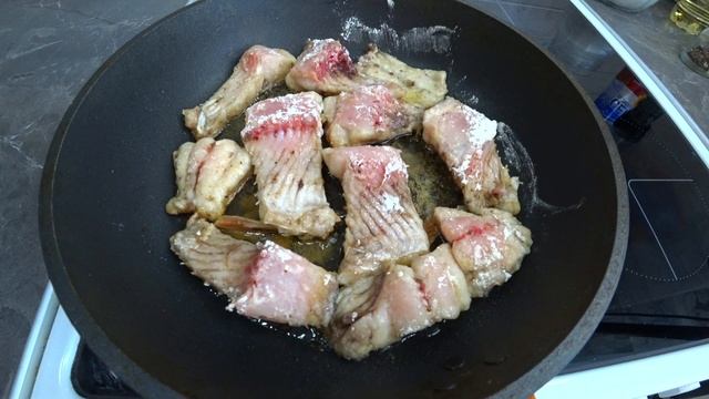 Язь жареный с луком чесноком . смотреть онлайн