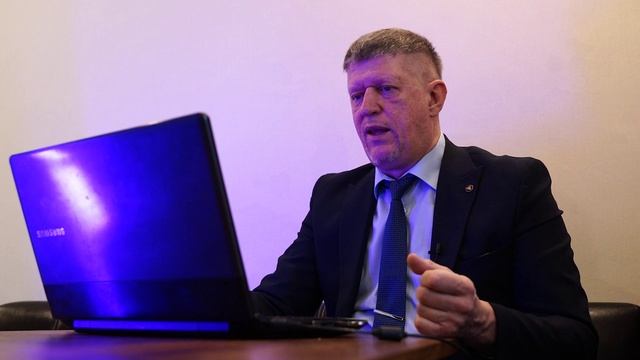 Холопы в России Британская Демократия Коммунисты Кокос и релятивизм смотреть онлайн