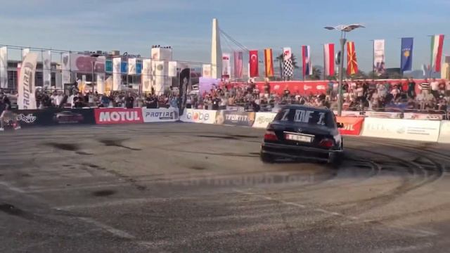 Mercedes Benz W124 E500 / Drift & Burnout