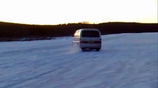 4wd Toyota Granvia Drifting