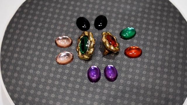 Серьги-гвоздики с 5 сменными камушками (США) смотреть онлайн
